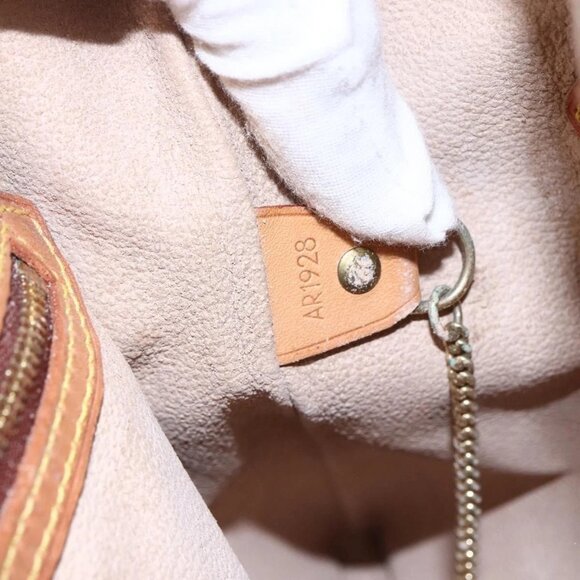 LOUIS VUITTON Monogram Bucket GM Shoulder Bag - Picture 13 of 16